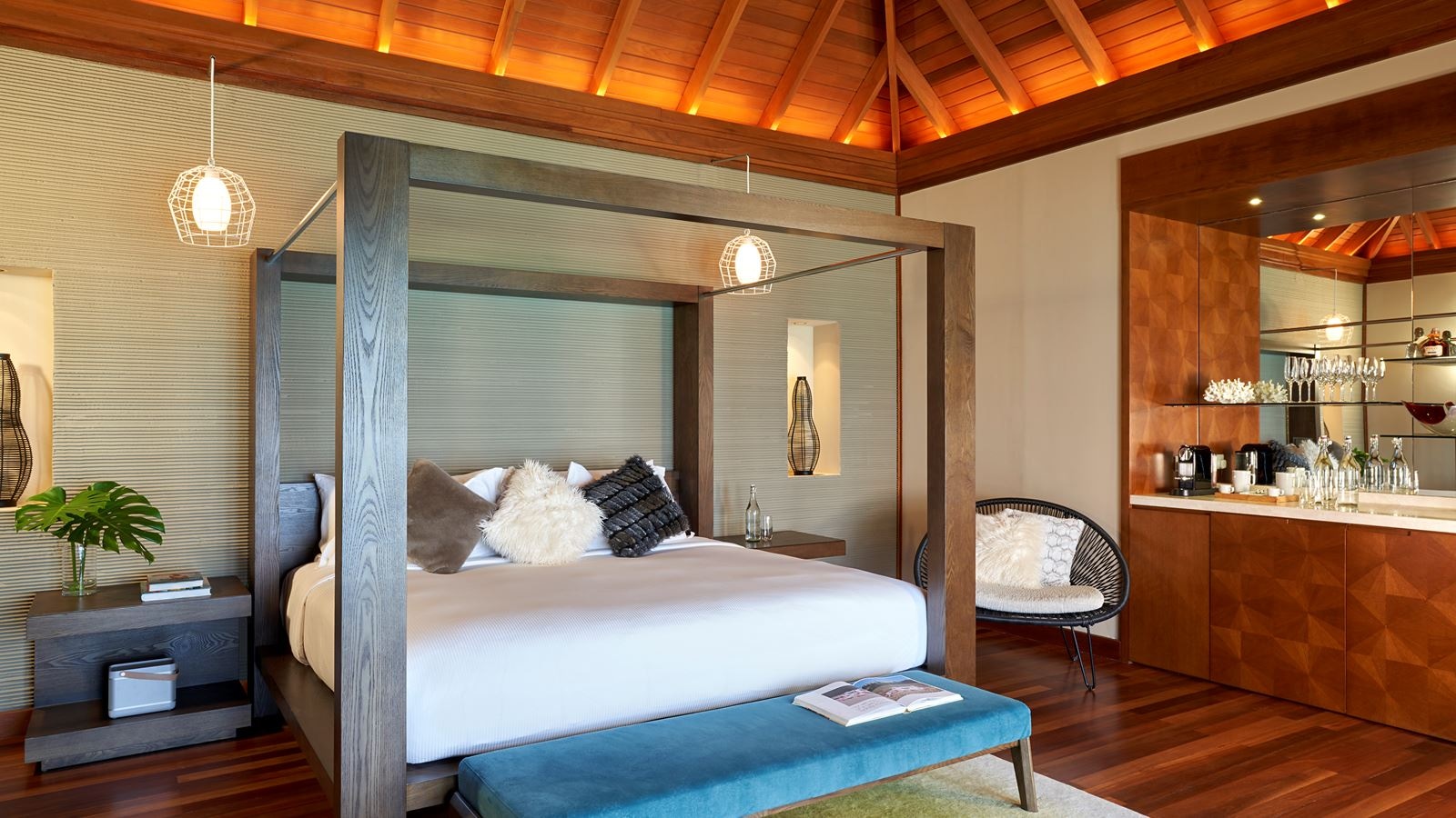 rooms-lagoon-bungalow-with-pool