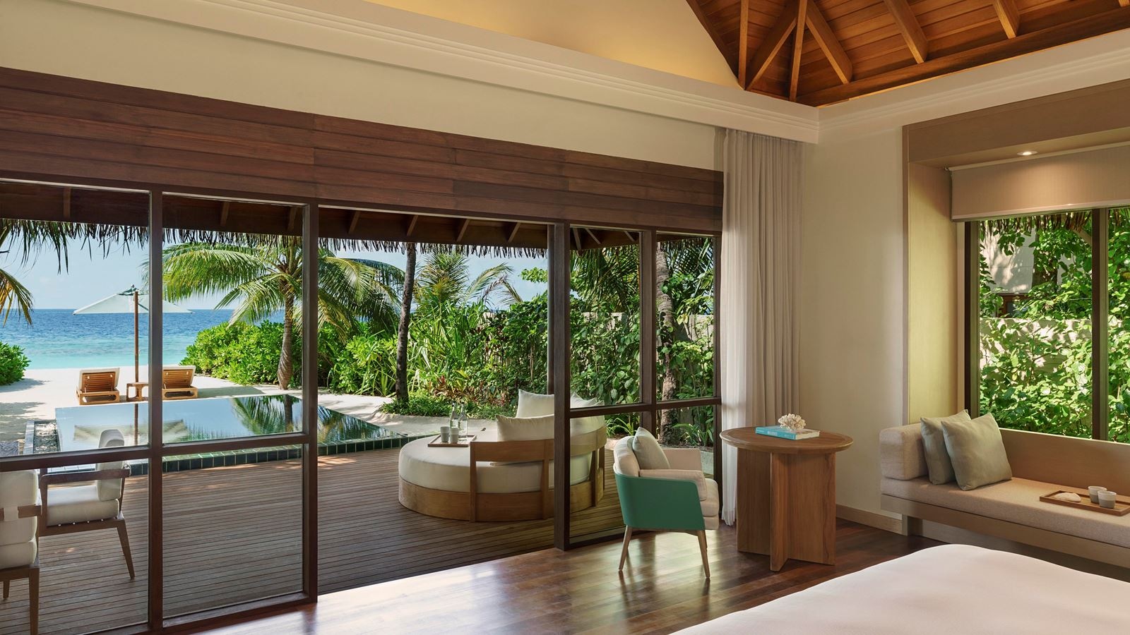 rooms-deluxe-beach-bungalow-with-pool