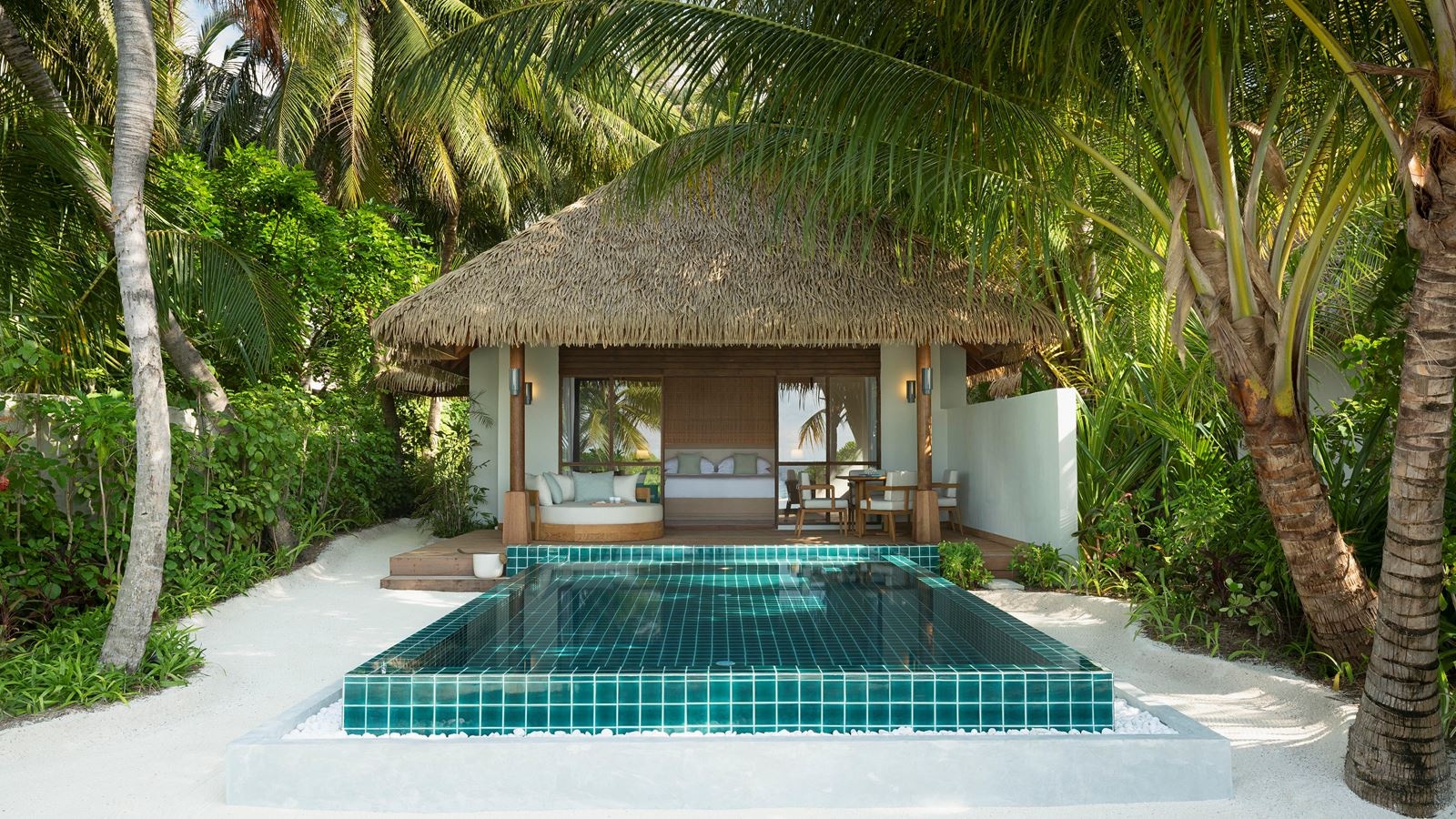 rooms-deluxe-beach-bungalow-with-pool