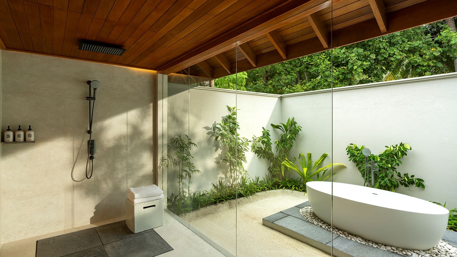 rooms-three-bedroom-beach-pavilion-with-pool