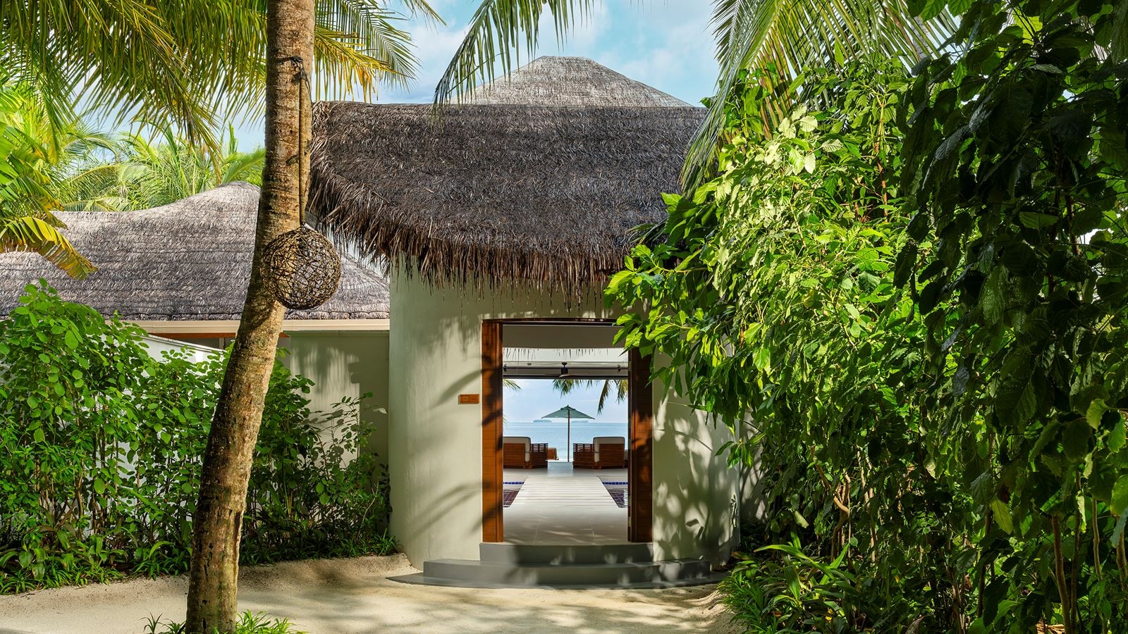 rooms-three-bedroom-beach-pavilion-with-pool