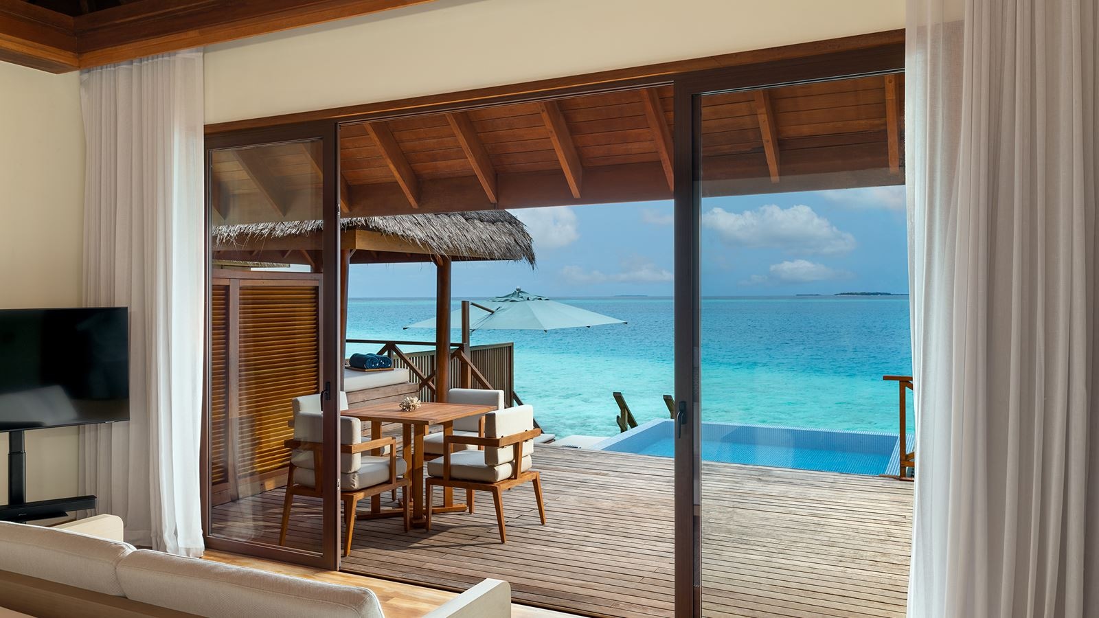 rooms-lagoon-bungalow-with-pool