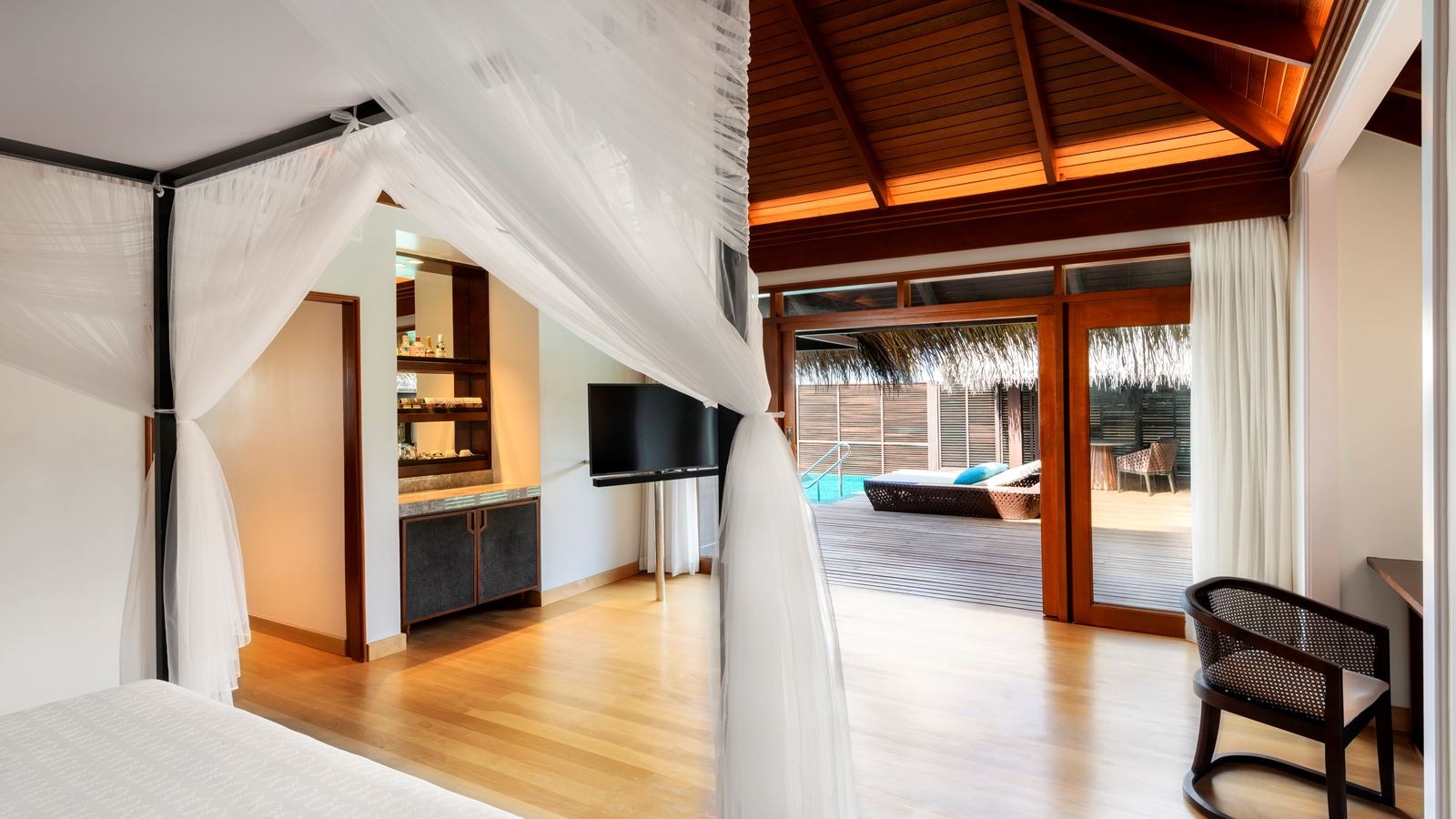 rooms-premium-overwater-villa-with-pool