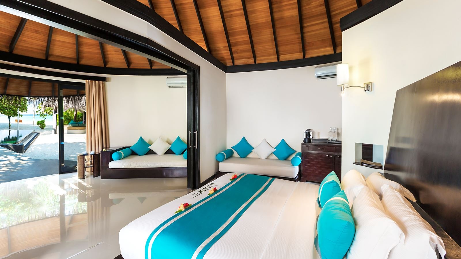 rooms-family-deluxe-beach-villa-with-pool