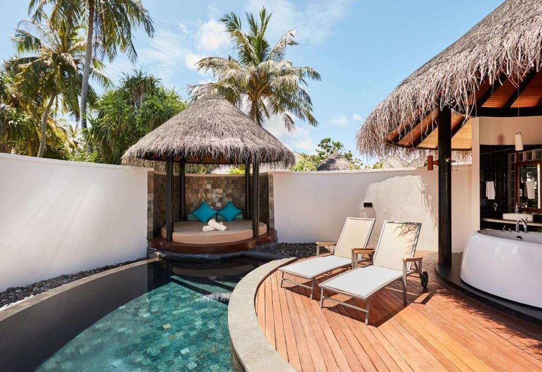rooms-pool-beach-villa
