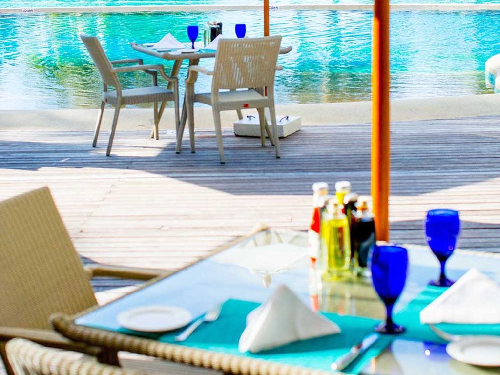 bars-bokkuraa-pool-deck