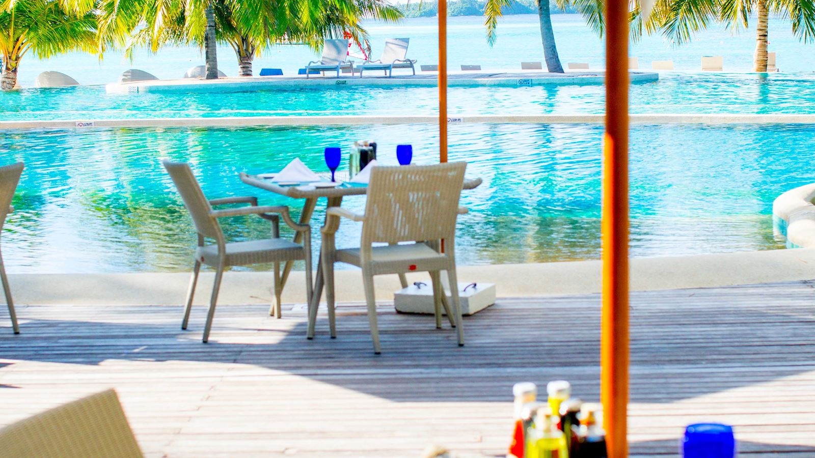 restaurants-bokkuraa-pool-deck