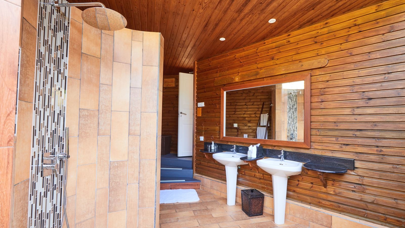 rooms-jacuzzi-beach-villas