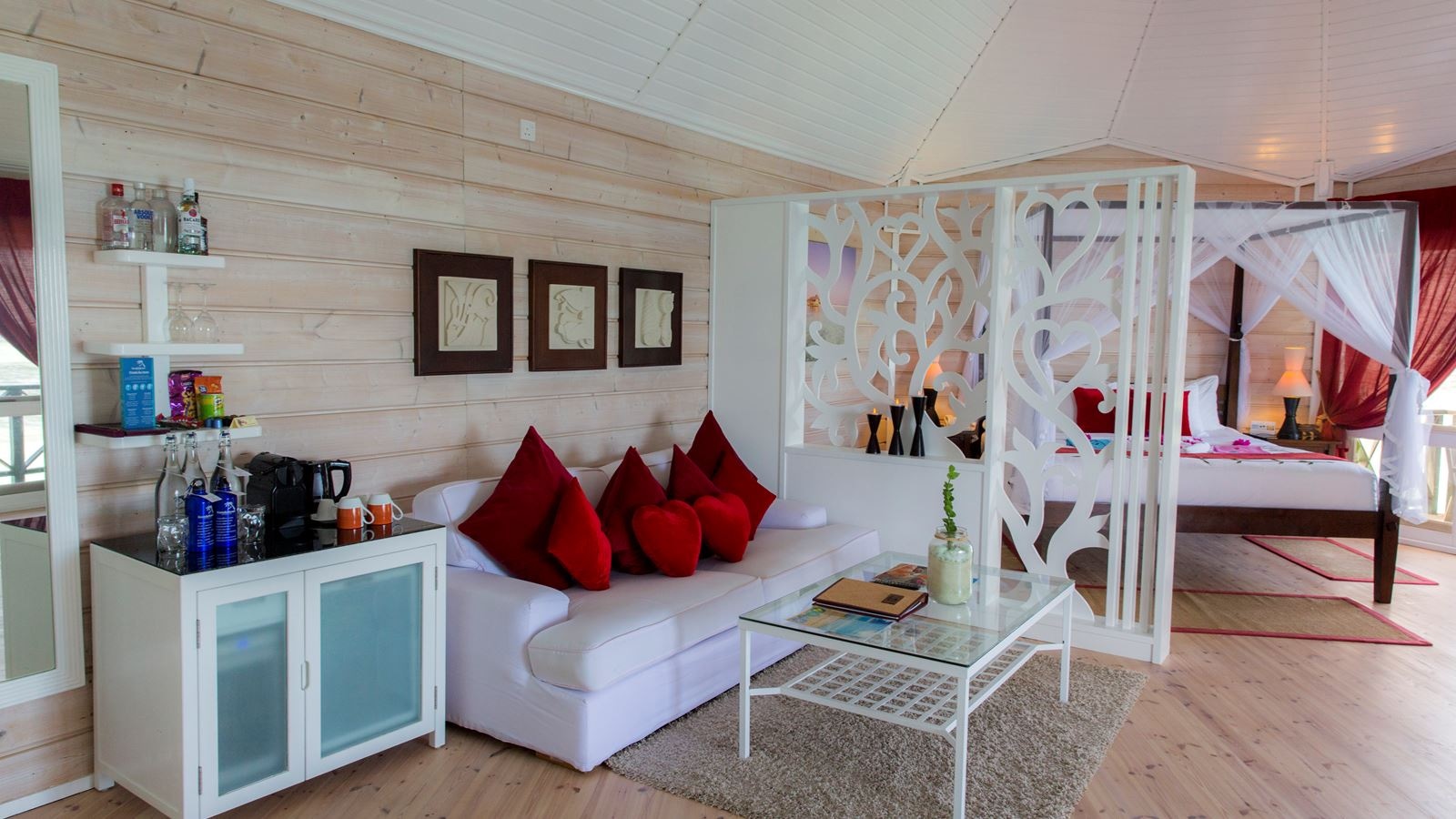 rooms-sangu-water-villa-honeymoon-suite