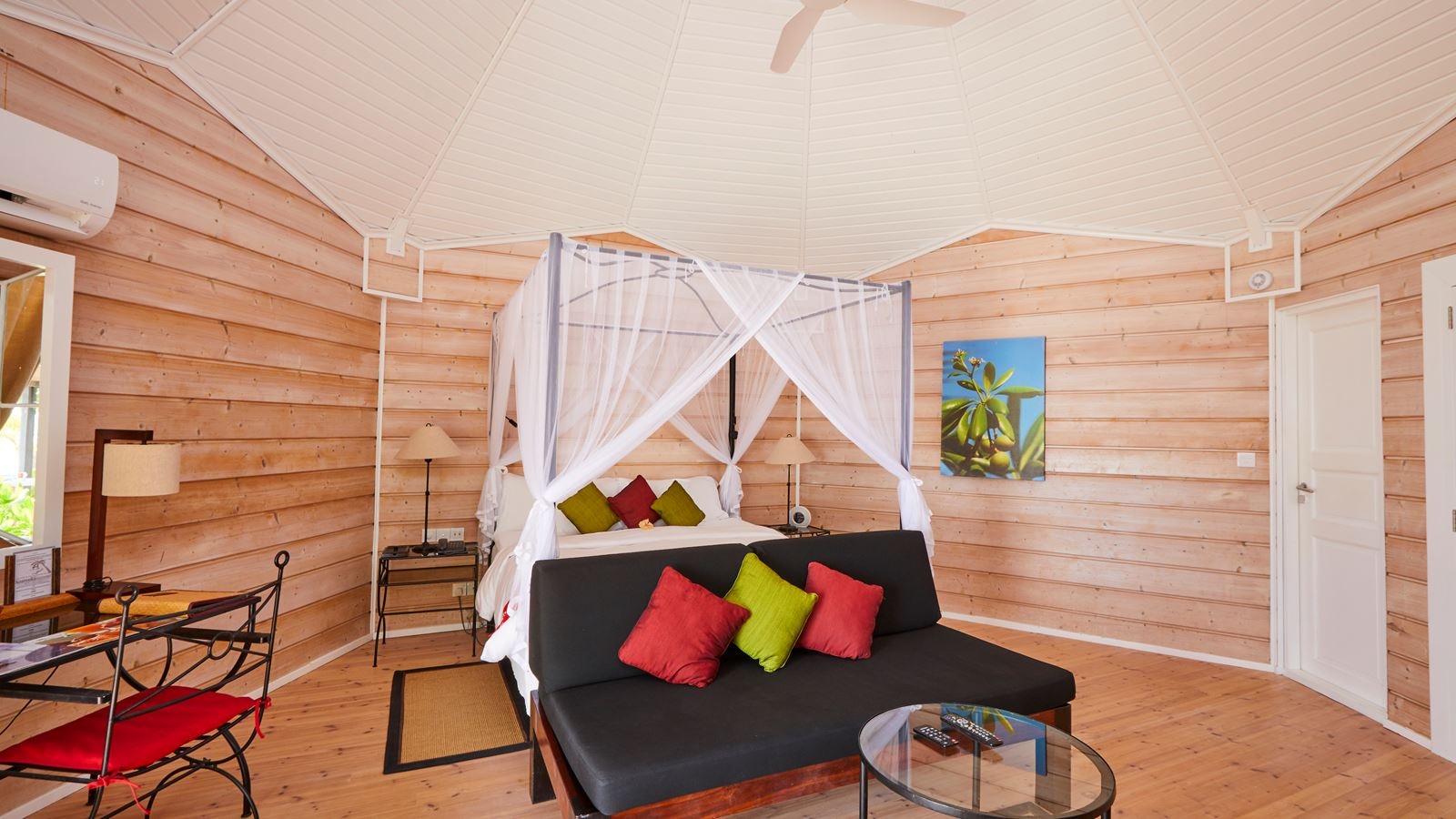 rooms-jacuzzi-beach-villas