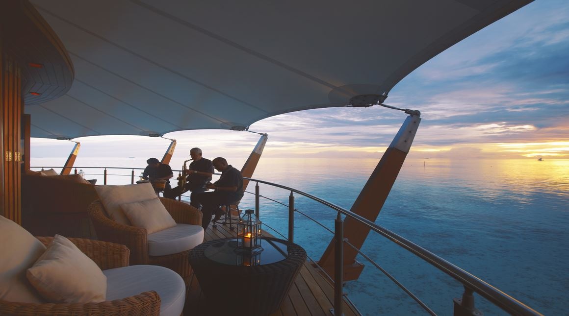 bars-the-lighthouse-lounge