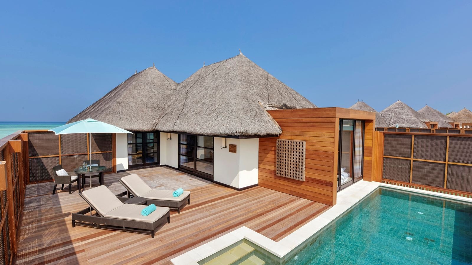 rooms-family-water-villa-with-pool