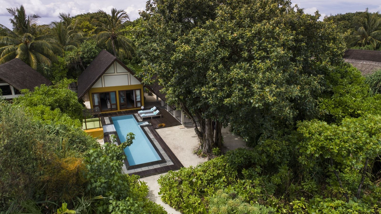 rooms-beach-villa-with-pool