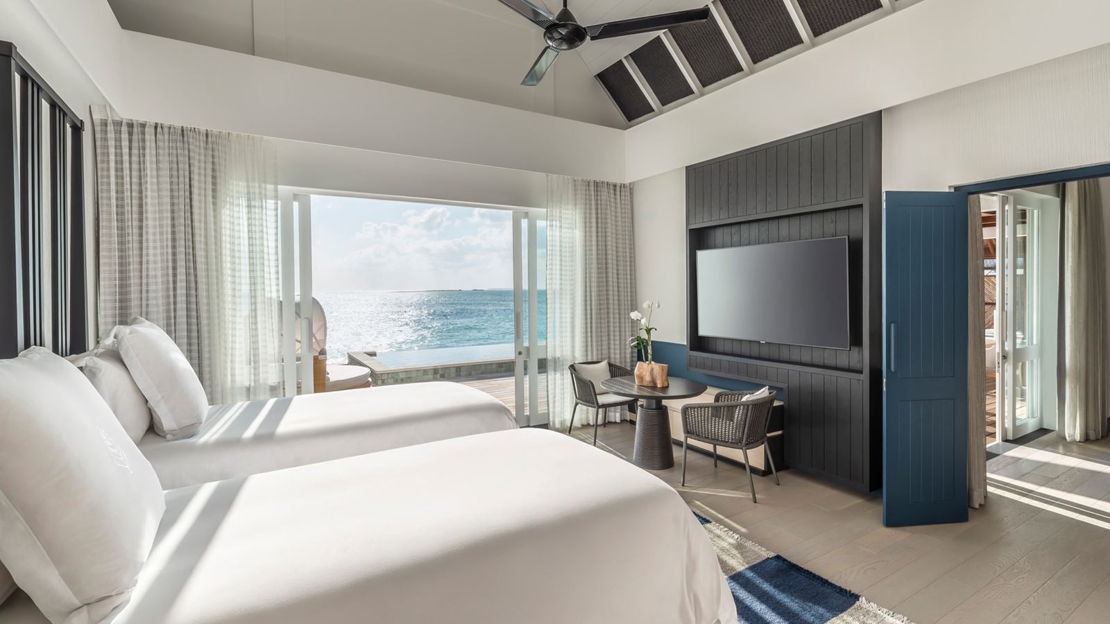 rooms-twobedroom-water-suite