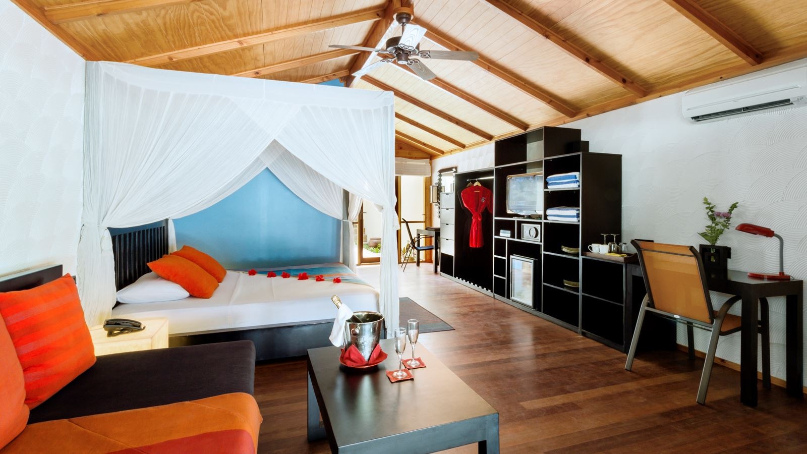 rooms-jacuzzi-beach-villa-18+-adults-only