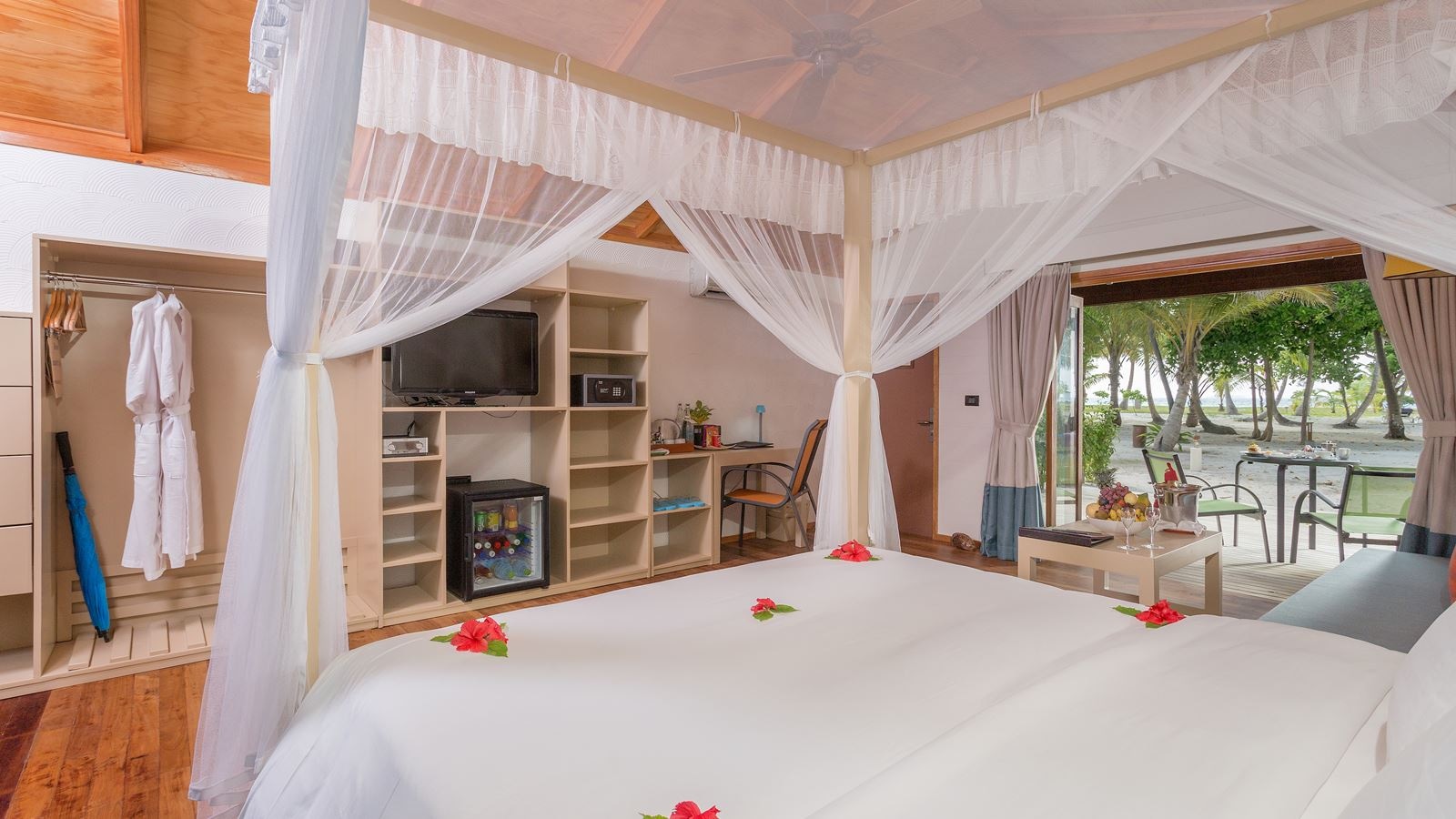 rooms-jacuzzi-beach-villa-18+-adults-only