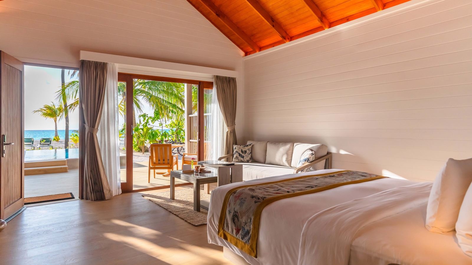 rooms-beach-pool-villa