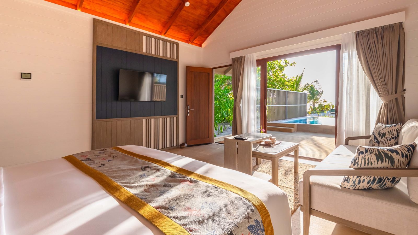 rooms-beach-pool-villa