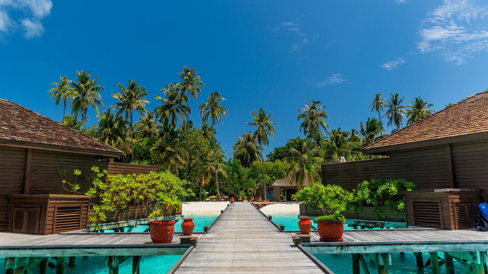 rooms-jacuzzi-water-villa