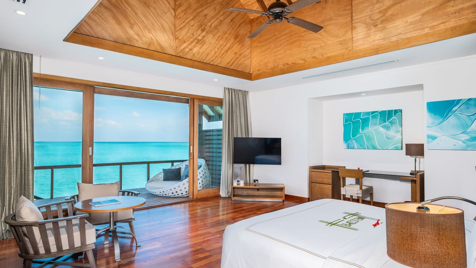 rooms-ocean-villa-with-pool