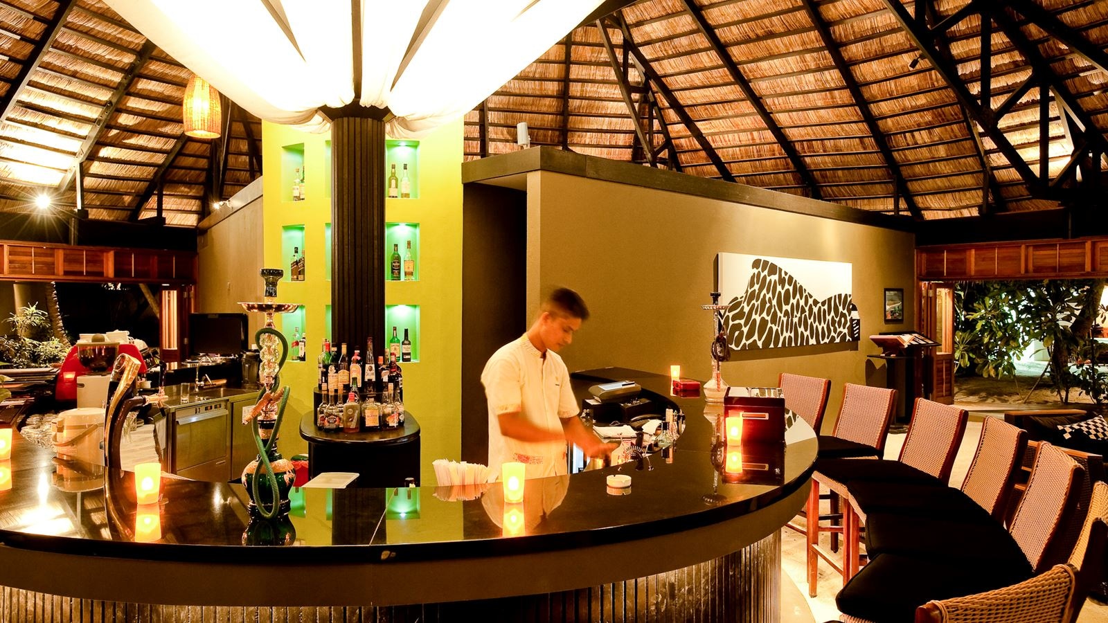 restaurants-kuredhi-bar