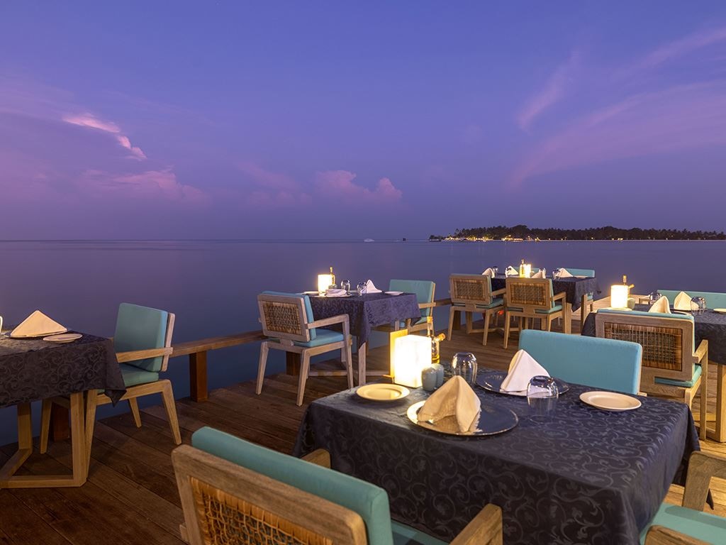 restaurants-azzurro-restaurant-and-bar