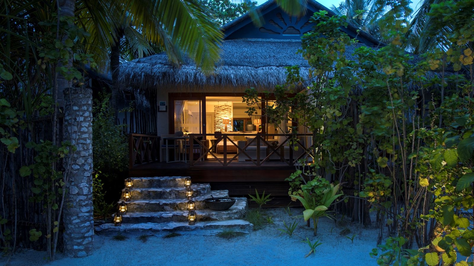rooms-deluxe-beach-villa