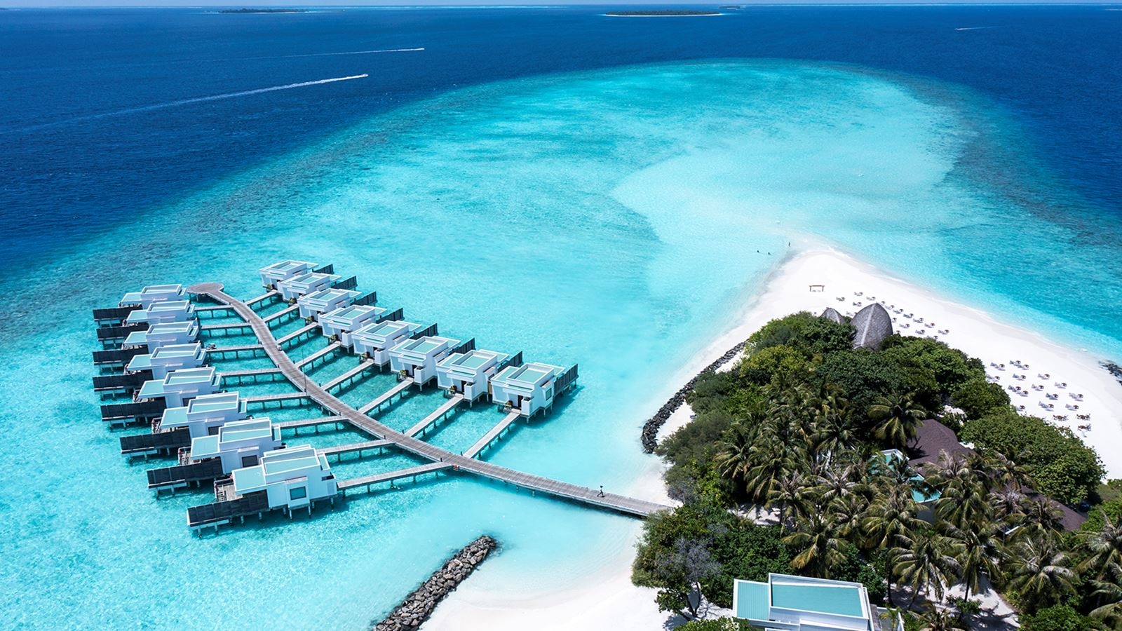 rooms-lagoon-villa-with-pool