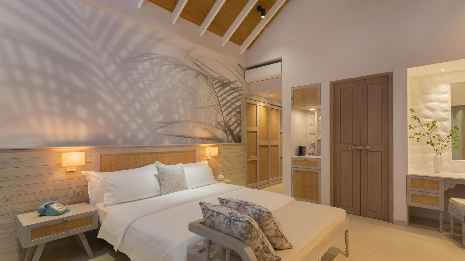 rooms-sunrise-beach-pool-villa