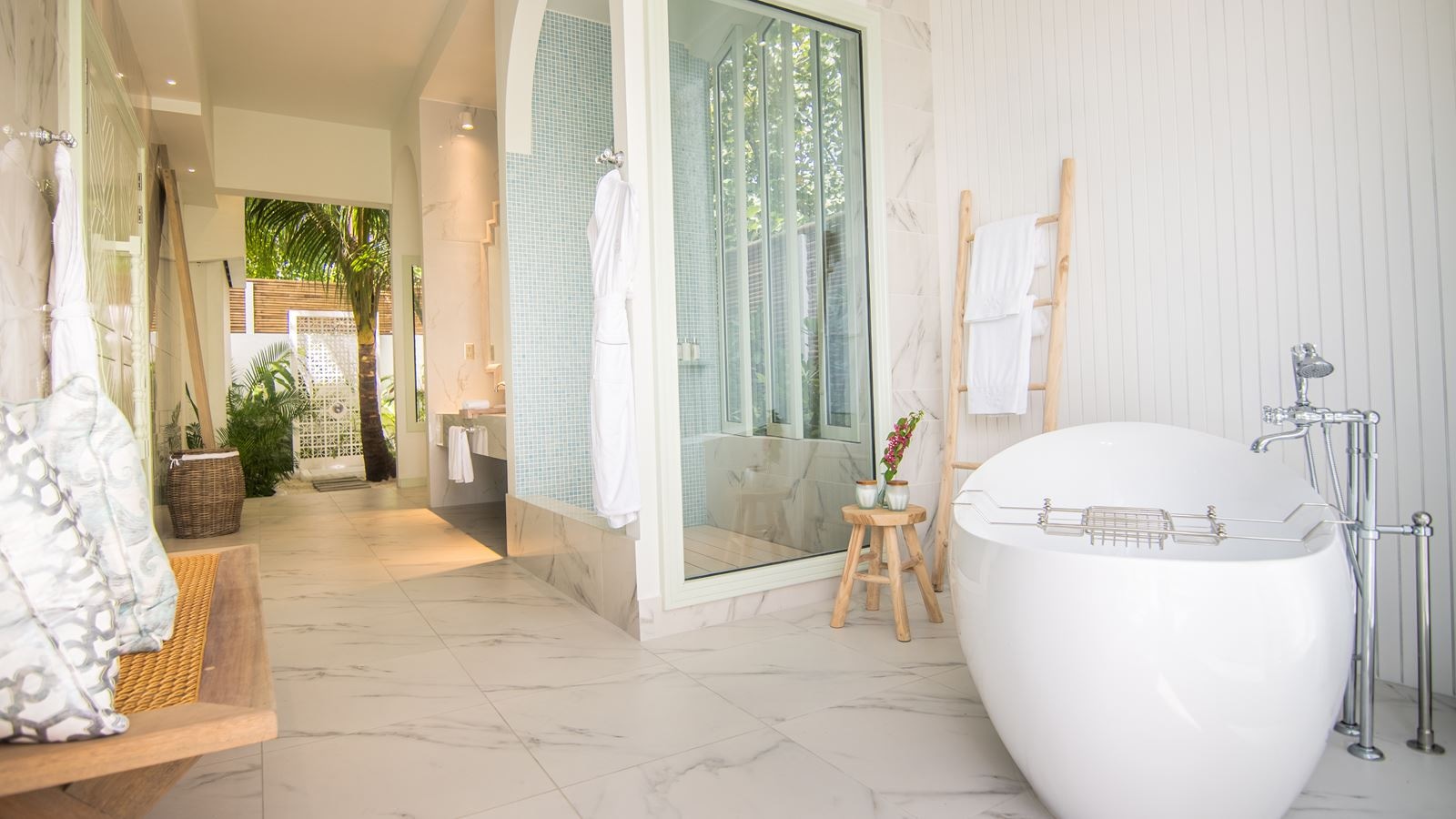 rooms-beach-pool-suite