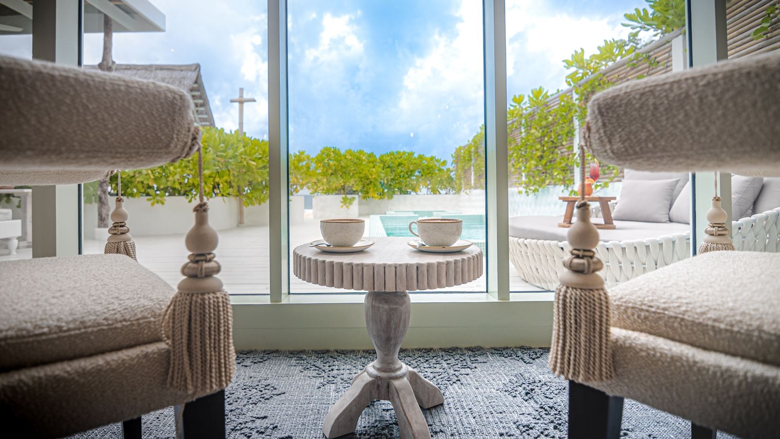 rooms-beach-pool-suite