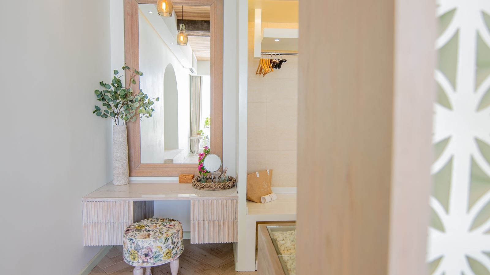 rooms-beach-pool-suite