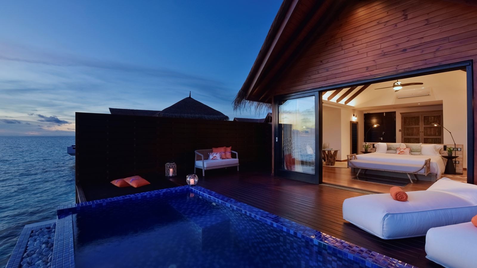 rooms-pool-water-villa