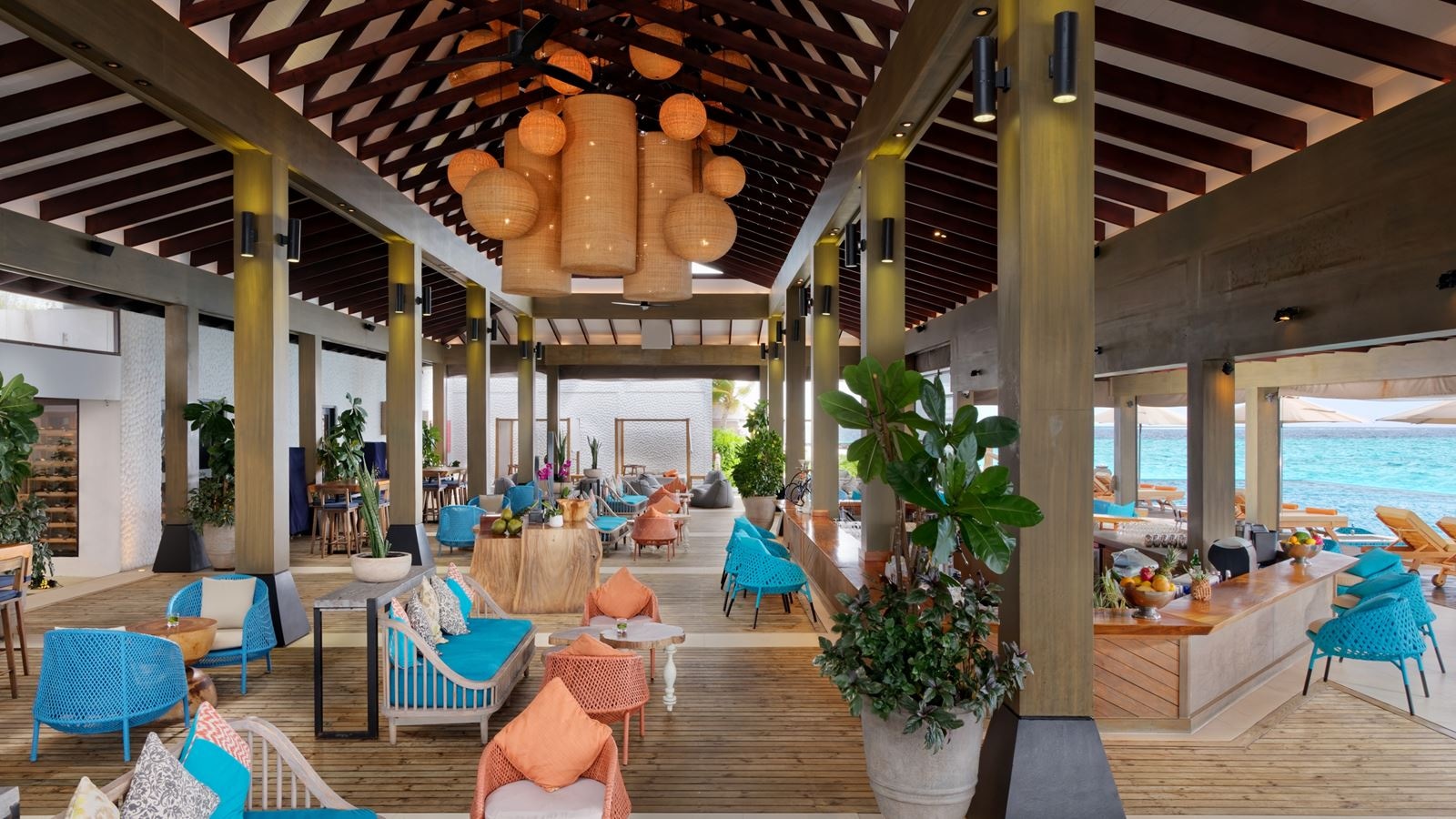 bars-breeze-poolside-dining-and-bar