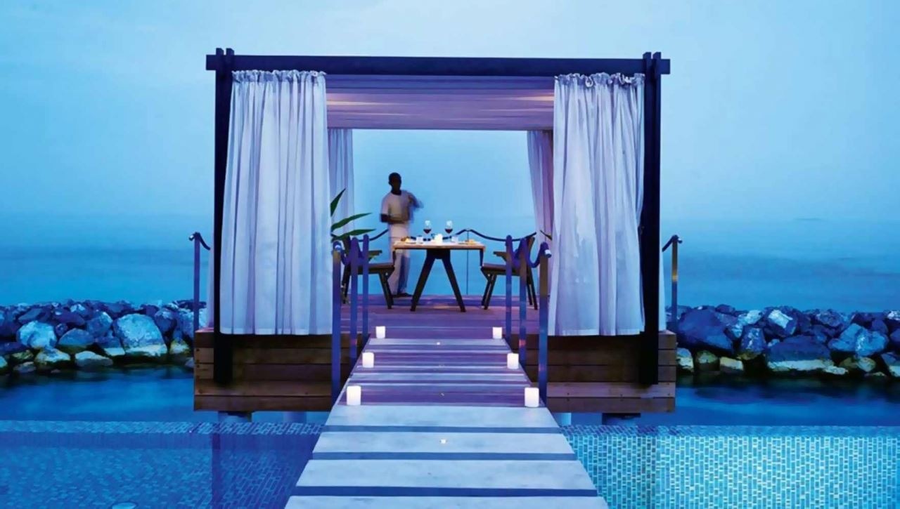 rooms-romantic-pool-residence