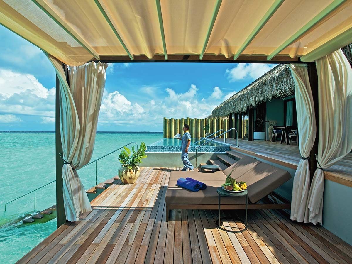 rooms-deluxe-beach-pool-villa