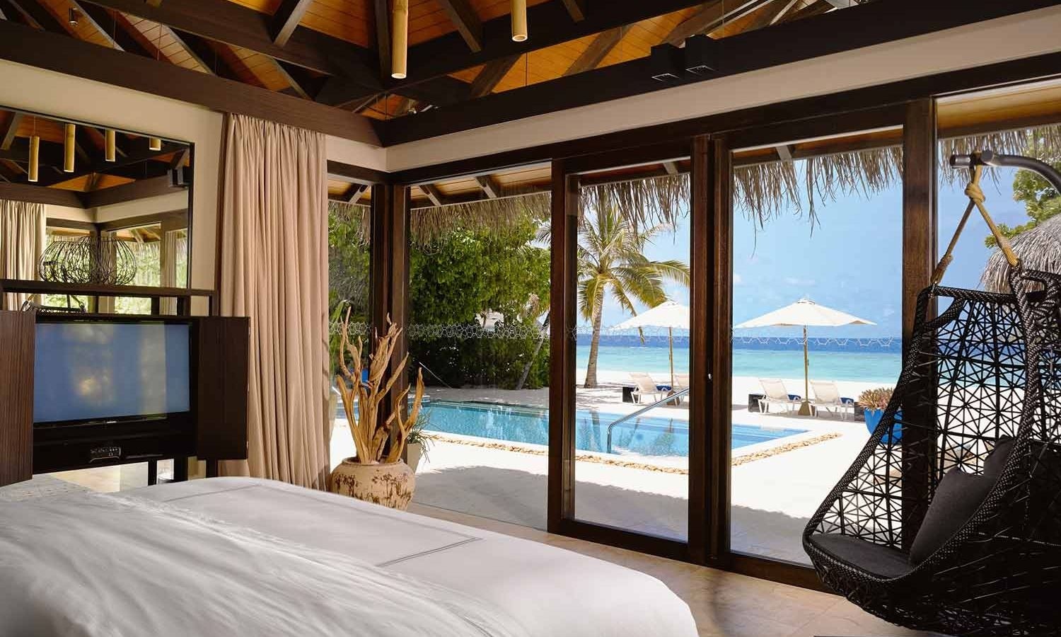 rooms-deluxe-beach-pool-villa