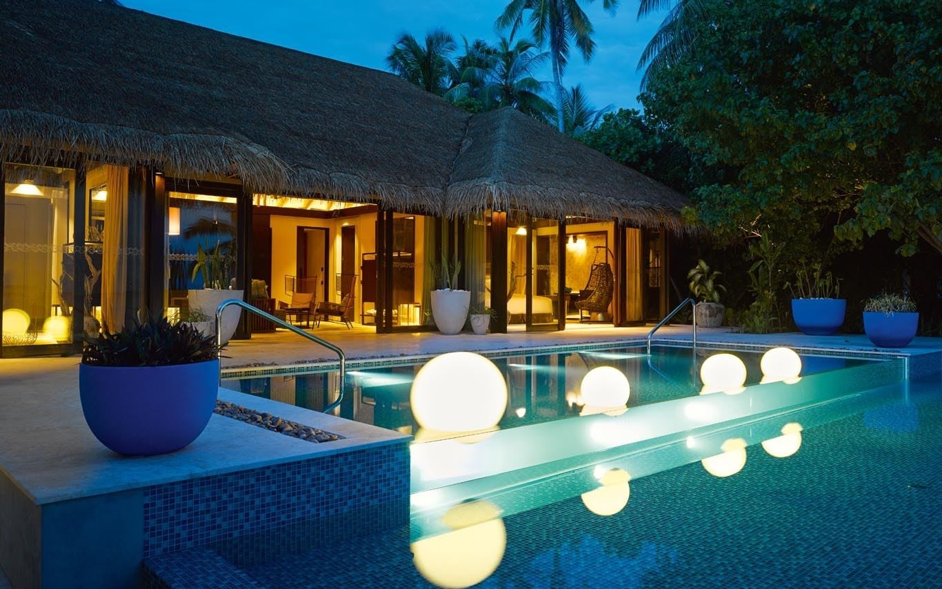 rooms-beach-pool-villa