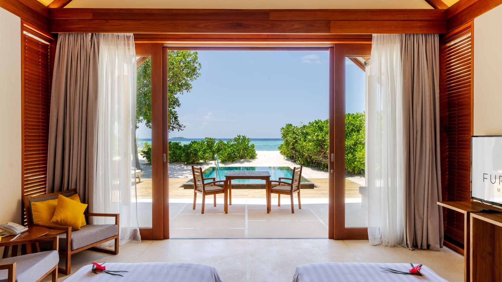 rooms-twobedrooms-beach-residence-with-pool