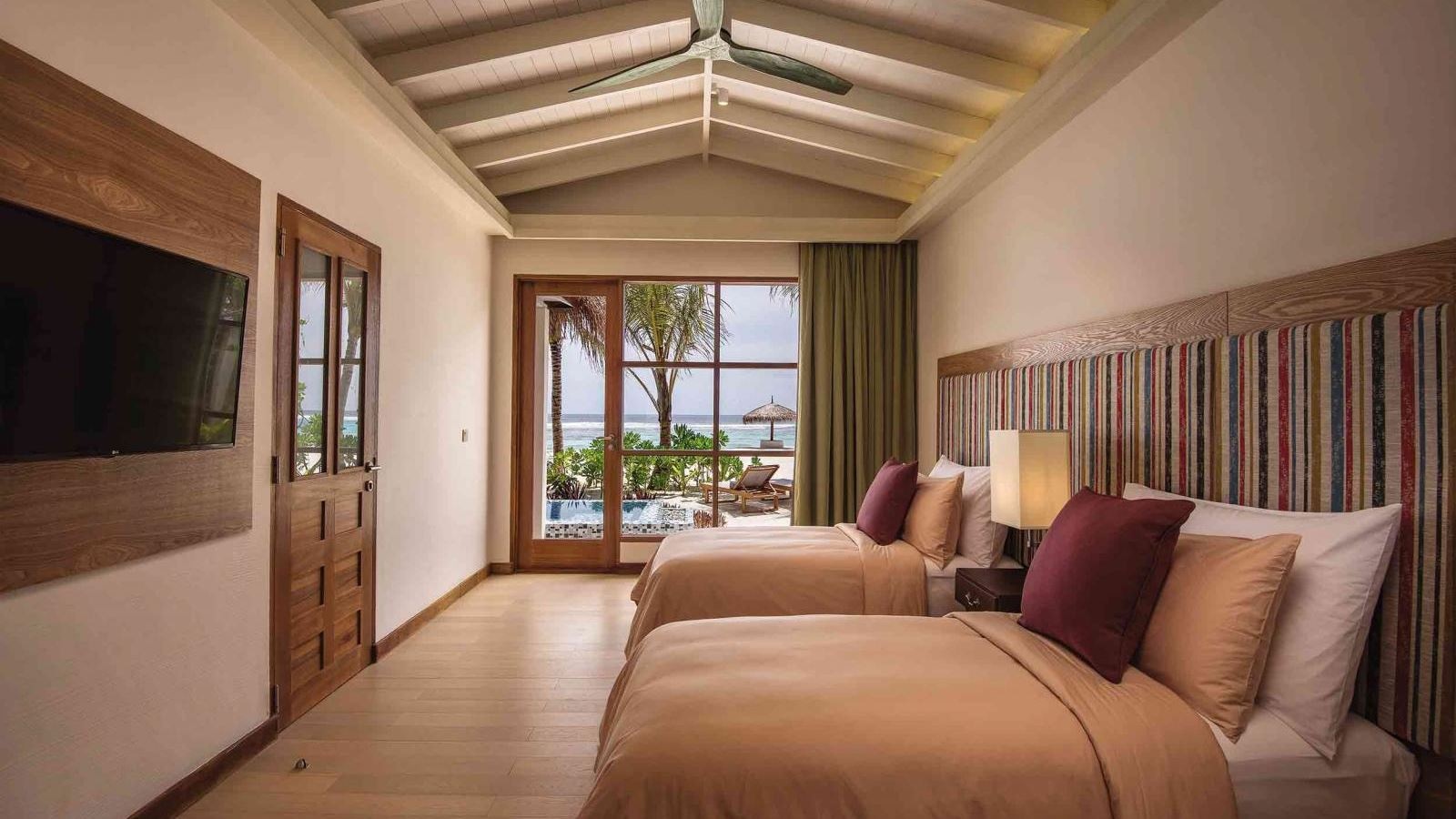 rooms-2-bedroom-beach-pool-suite