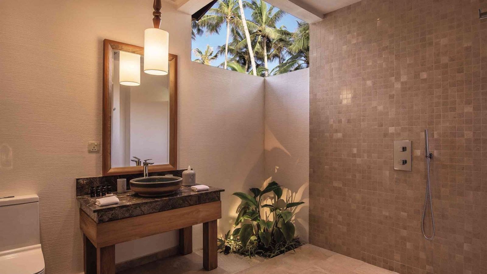 rooms-2-bedroom-beach-pool-suite