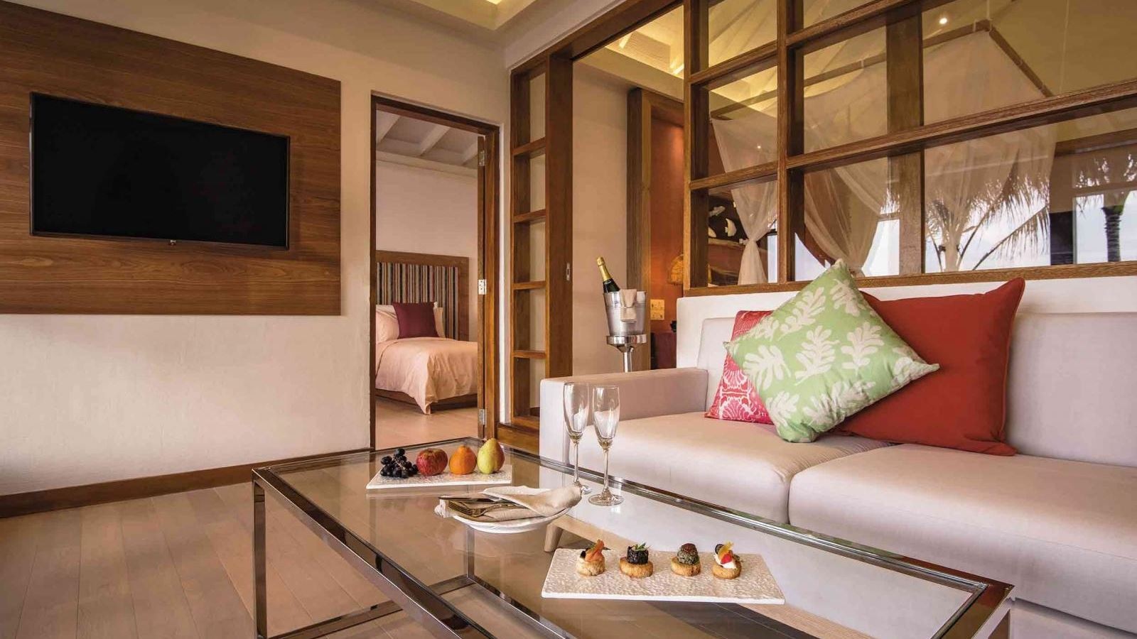 rooms-2-bedroom-beach-pool-suite