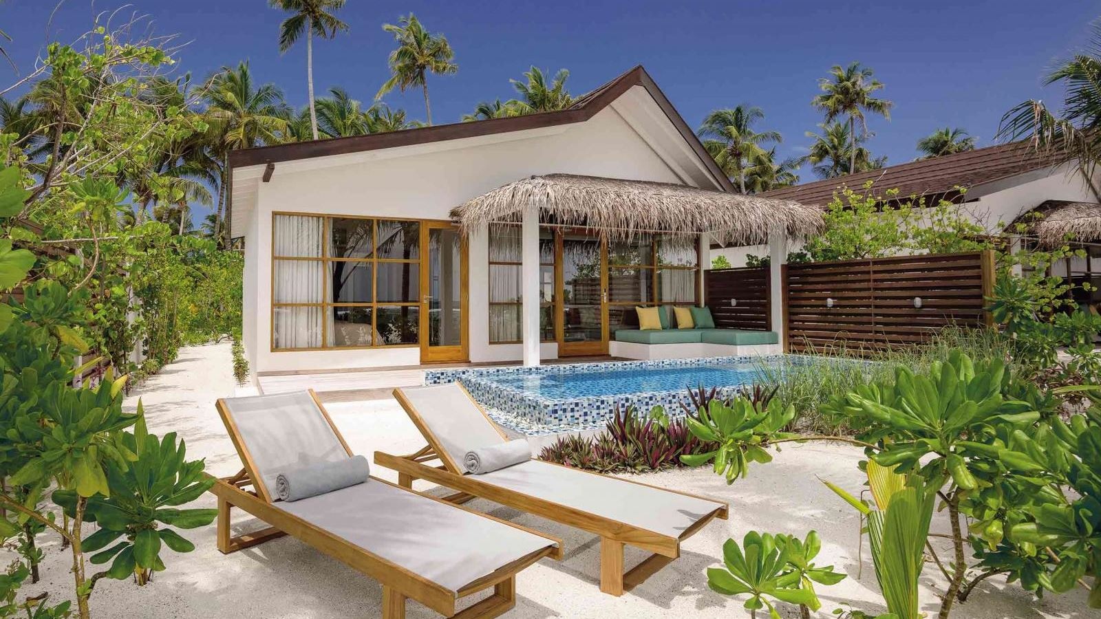 rooms-2-bedroom-beach-pool-suite