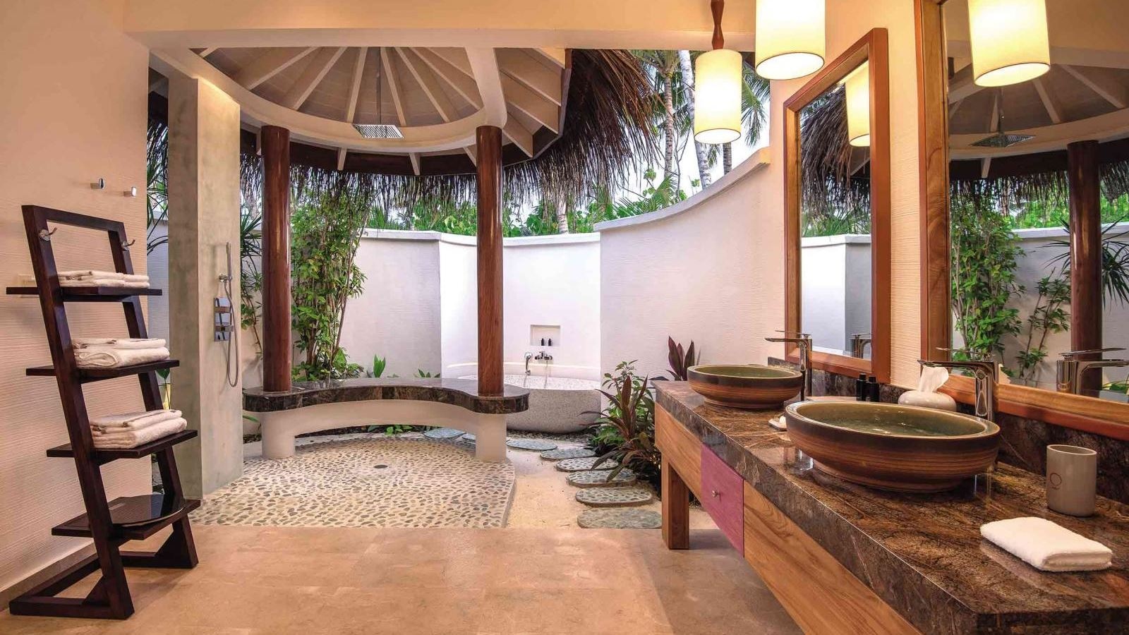 rooms-2-bedroom-beach-pool-suite