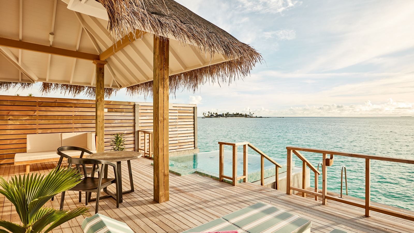 rooms-ocean-villa-with-pool