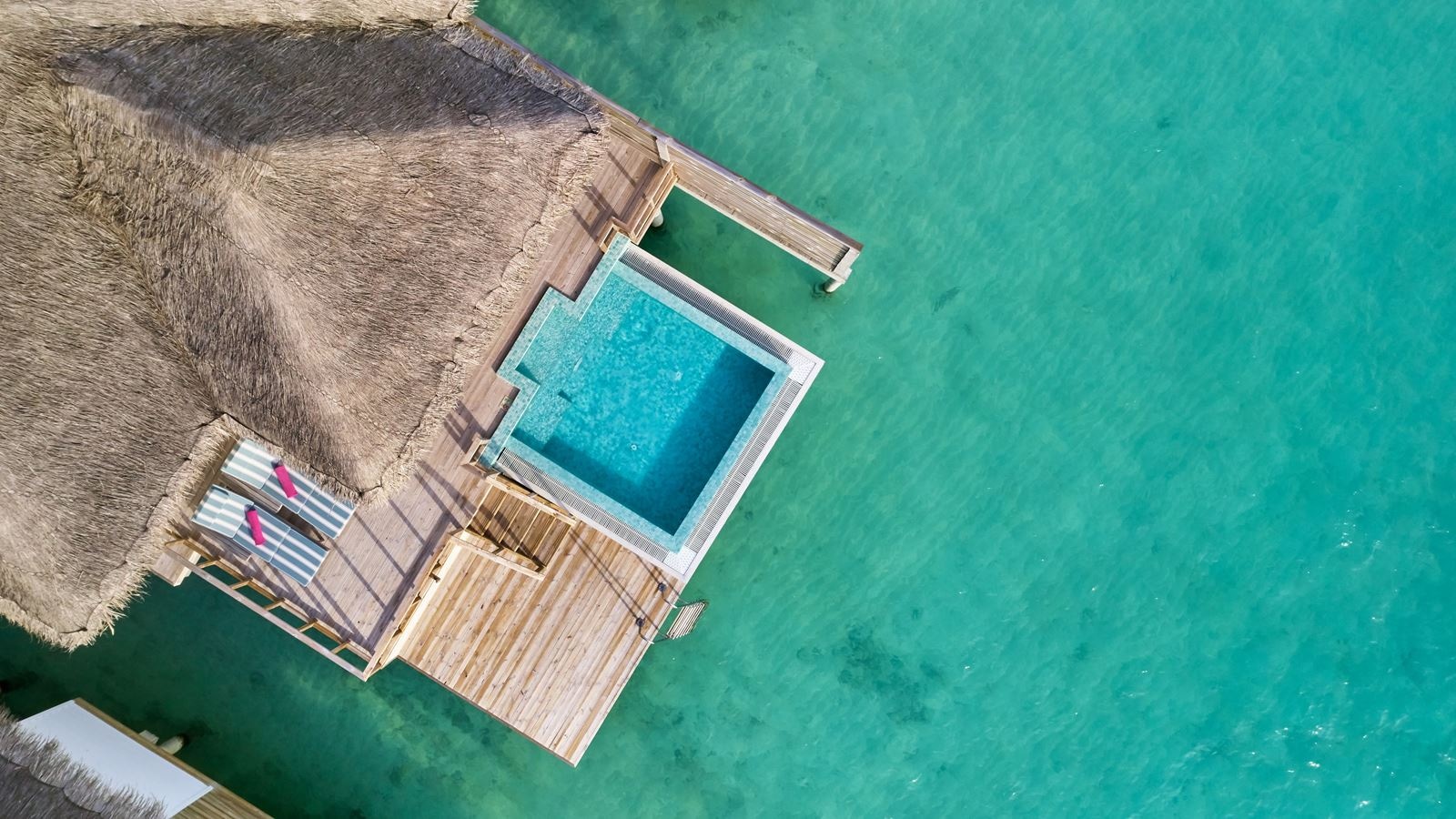 rooms-ocean-villa-with-pool