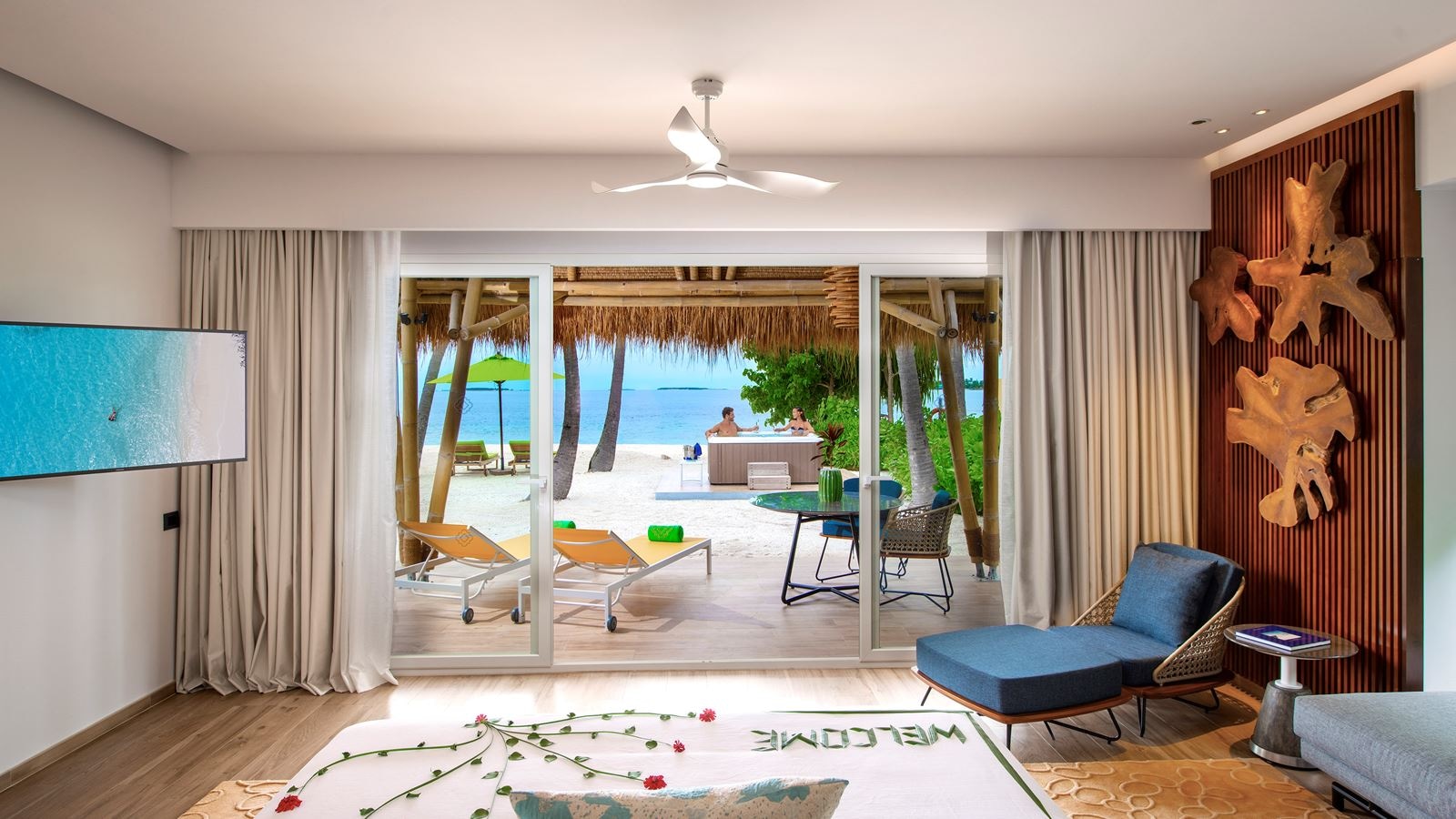 rooms-jacuzzi-beach-villa