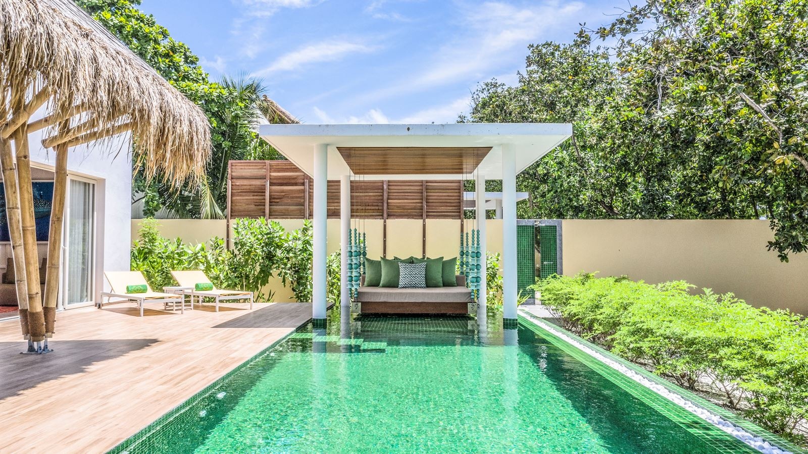 rooms-superior-beach-villa-with-pool