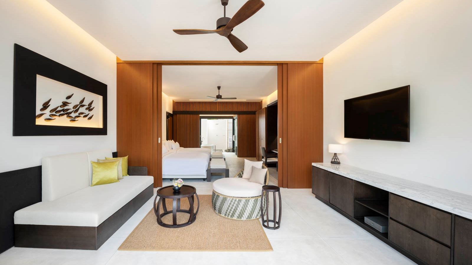 rooms-family-deluxe-beach-villa-pool