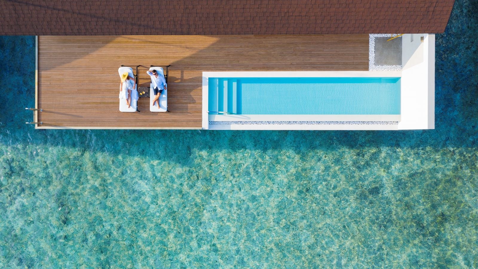 rooms-heavenly-overwater-villa-pool